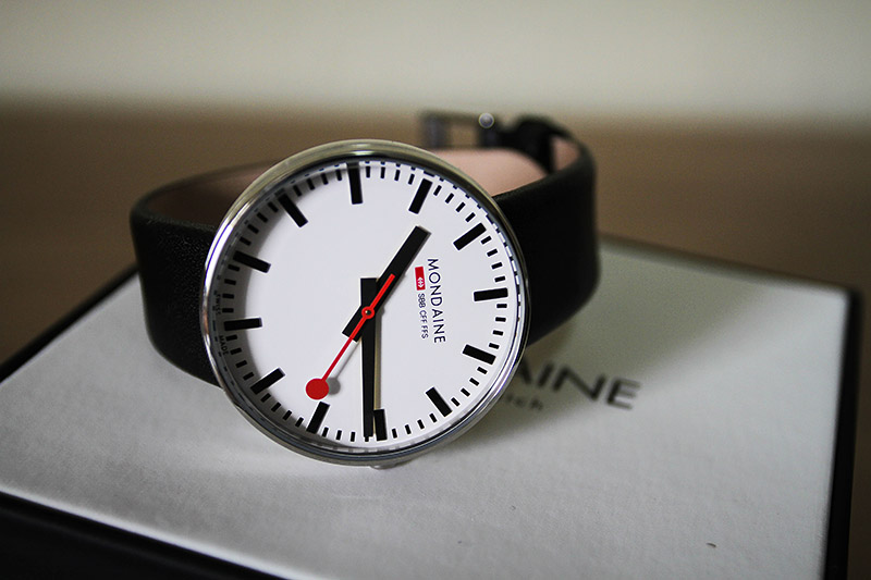 Ben 42 mm çaplı çerçeveye sahip olanı tercih ettim. Daha küçük çerçeveli modeller mevcut elbette. Keza bay-bayan farklı model ve büyüklükte de saatler var.