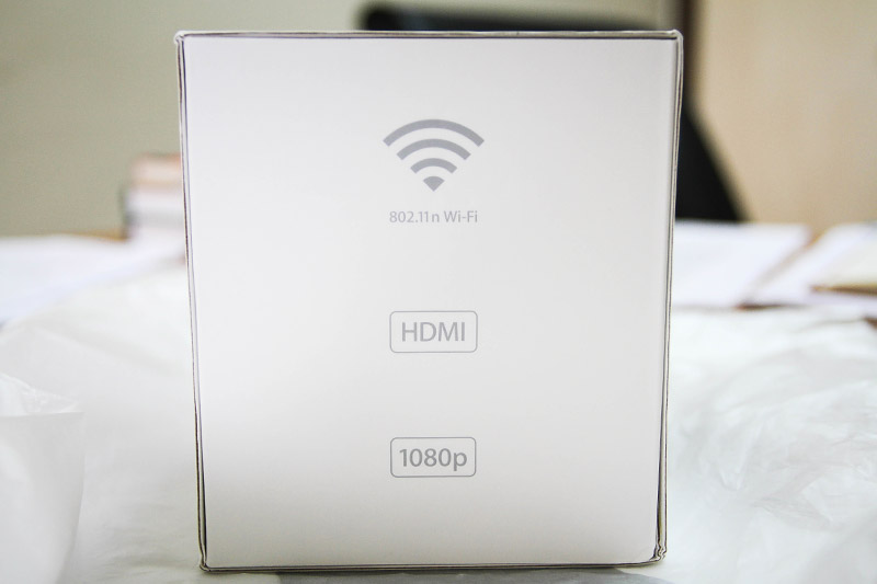 Sahip olduğu HDMI bağlantı ile TV'ye HDMI kablo ile bağlanabiliyor. Internete ise Wi-Fi ağınız aracılığıyla bağlanıyor. Keza yerel ağ üzerinden medya gösterimi için de Wi-Fi'yi kullanıyor. 3. jenerasyon itibariyle Apple TV sorunsuz bir şekilde 1080p HD görüntüleri oynatabiliyor.