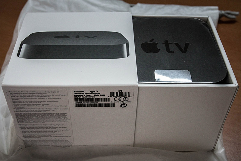 Apple ürünlerinin kutularına, kutularındaki sadeliğe/detaylara bayılıyorum. Derdini anlatan, aşırıya kaçmayan kutuları, kutu üstü yazıları, kutu içerikleri ve detayları var.